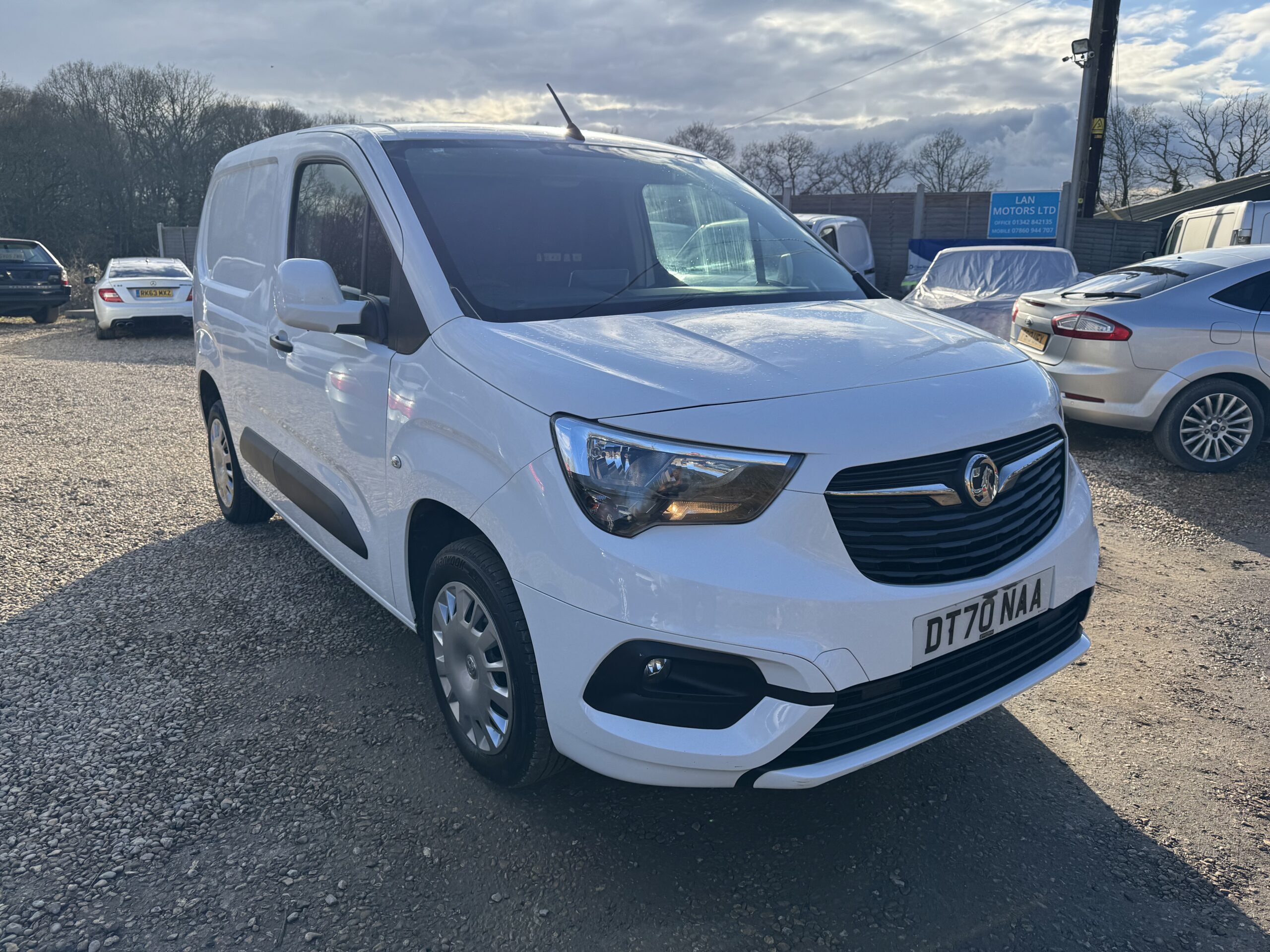 
								Vauxhall Combo 1.5 Turbo D 2300 Sportive L1 H1 Euro 6 full									