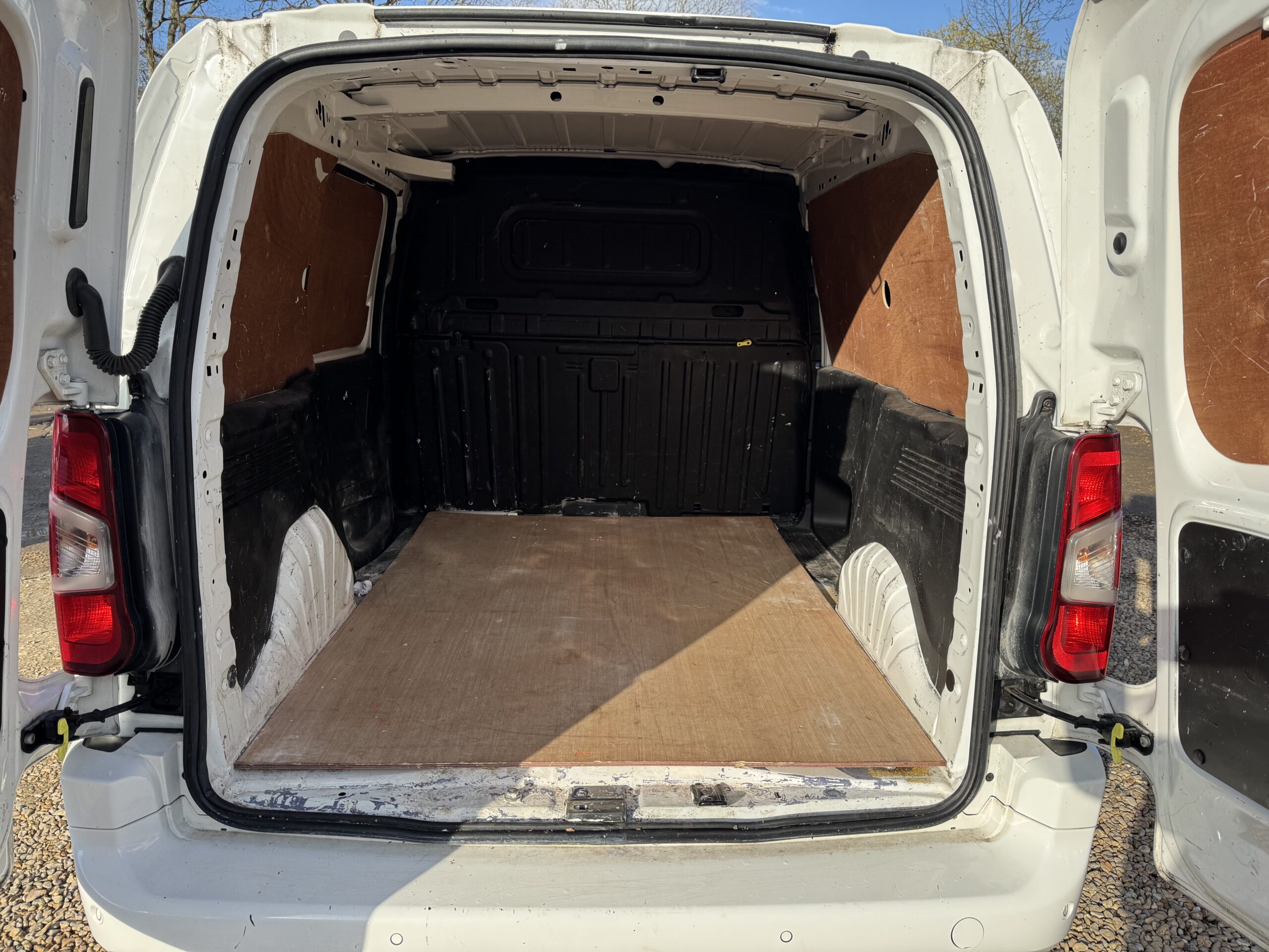 
								Vauxhall Combo 1.5 Turbo D 2300 Sportive L1 H1 Euro 6 full									