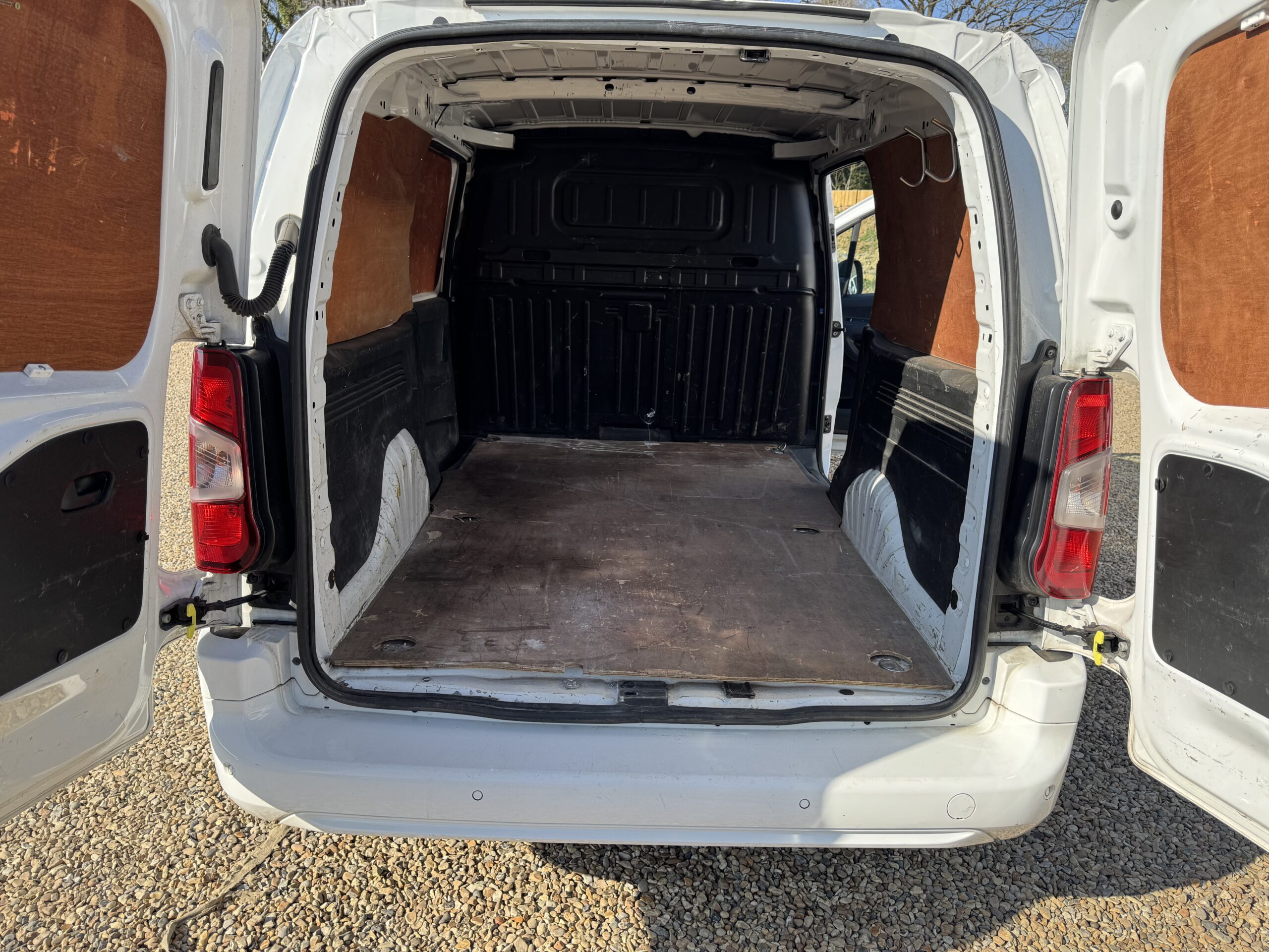 
								Vauxhall Combo 1.5 Turbo D 2300 Sportive L2 H1 Euro 6 full									