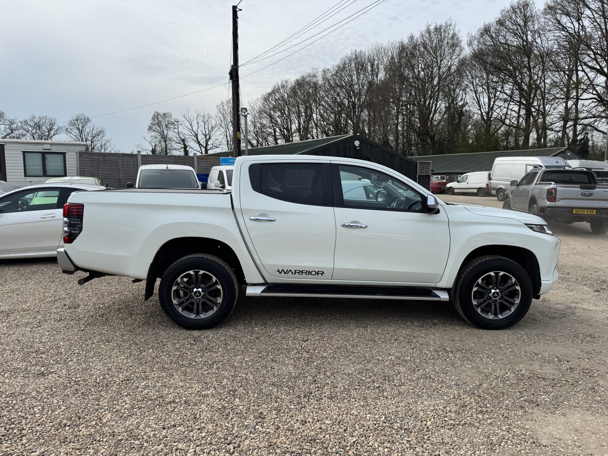 
								Mitsubishi L200 2.2 DI-D DC Warrior 4WD Euro 6 full									
