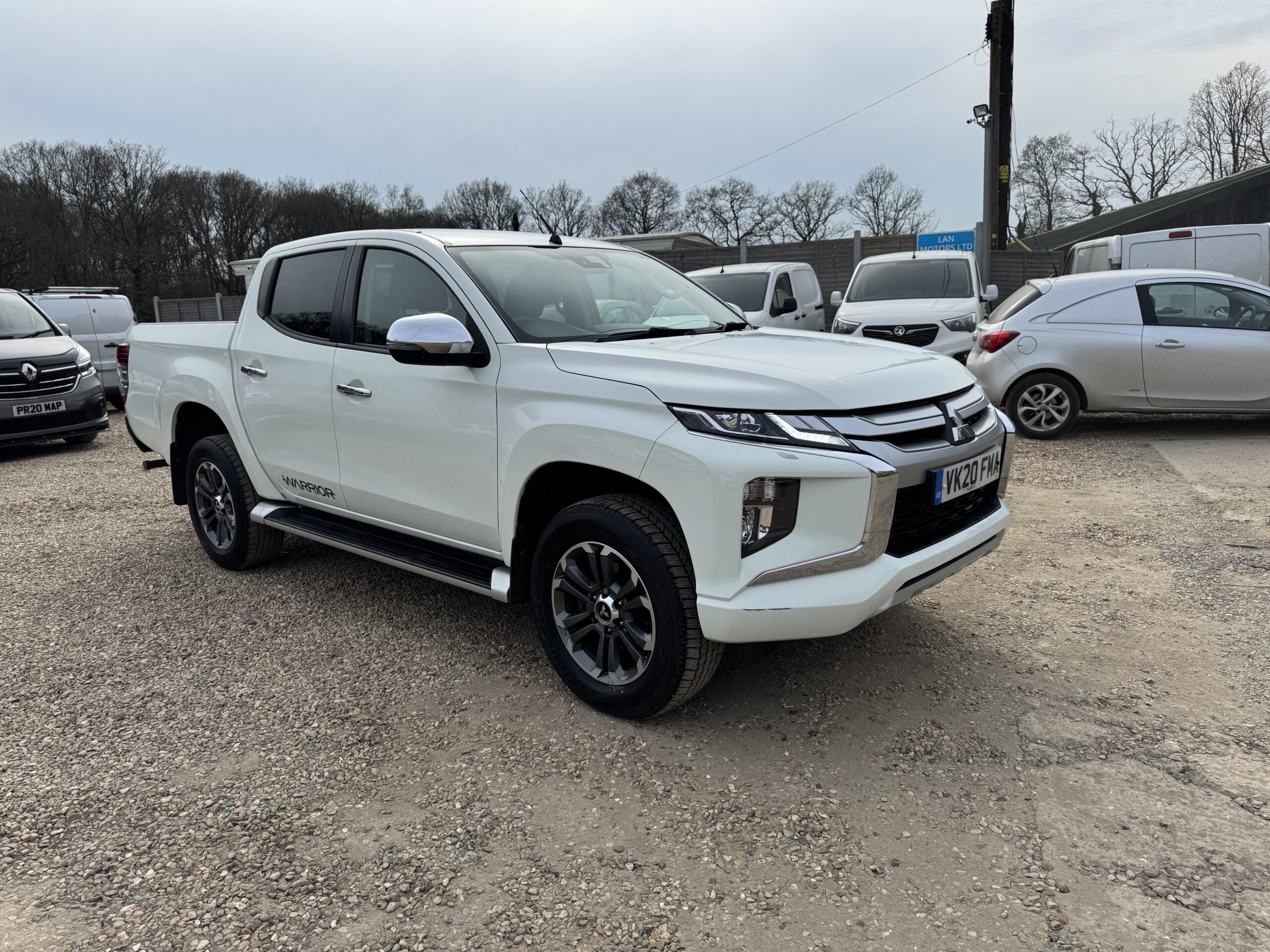 
								Mitsubishi L200 2.2 DI-D DC Warrior 4WD Euro 6 full									