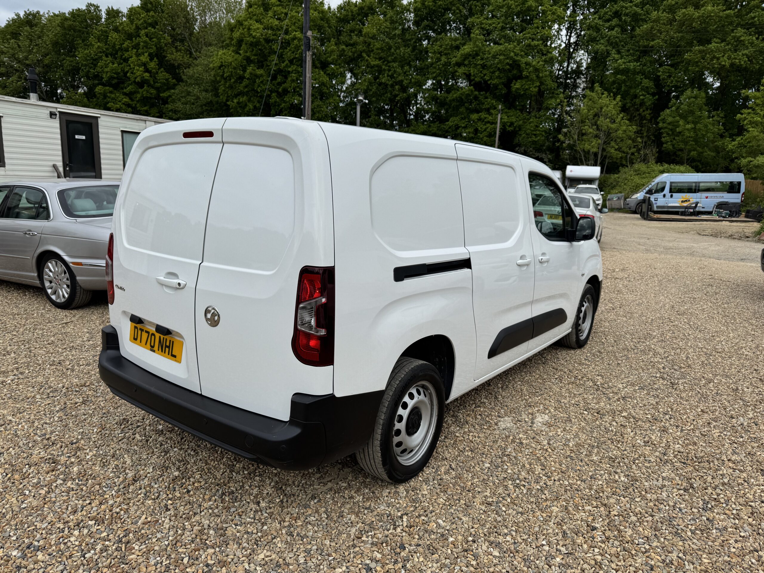 
								Vauxhall Combo 1.5 Turbo D 2300 Edition Auto L2 H1 Euro 6 full									
