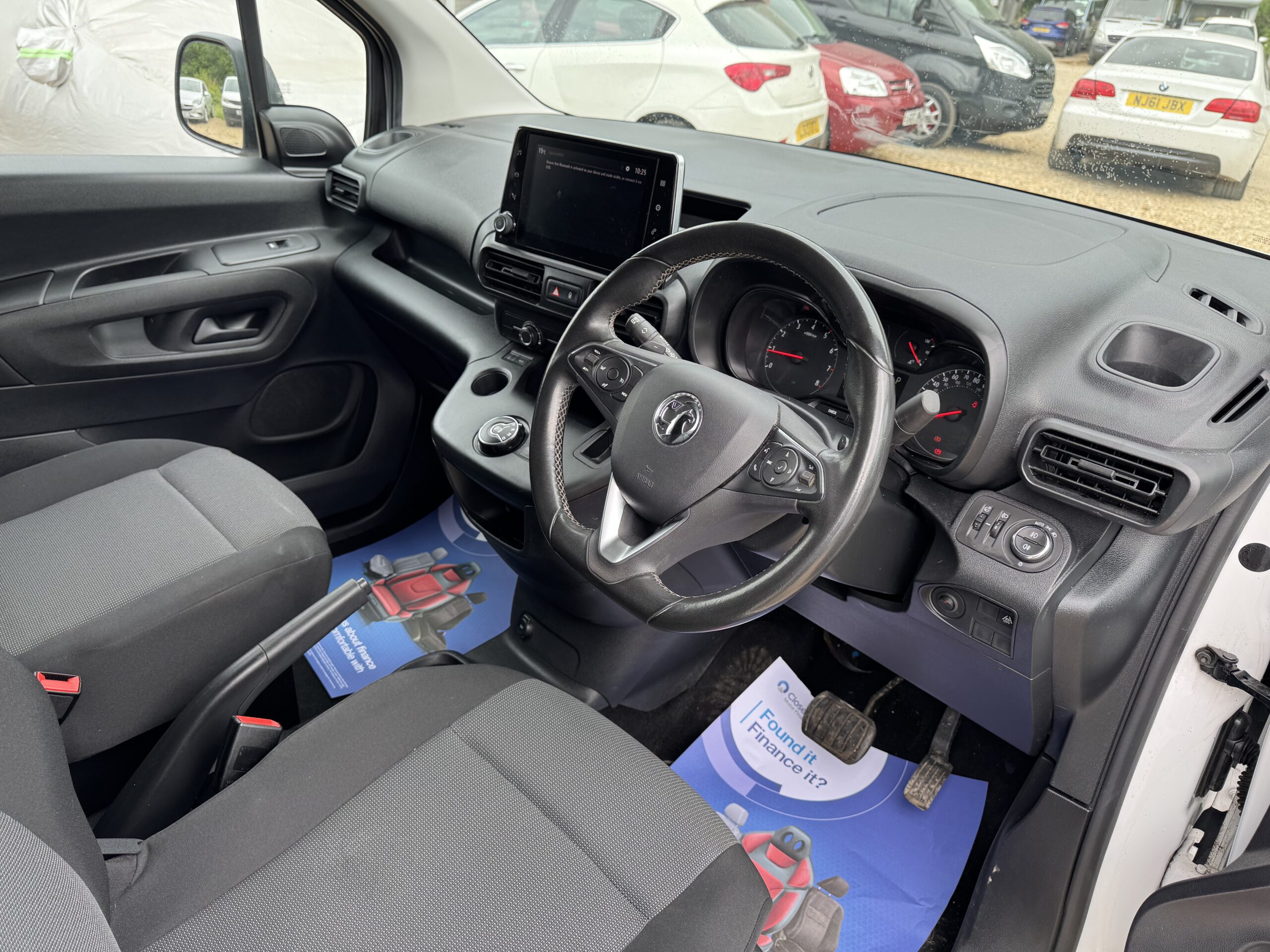 
								Vauxhall Combo 1.5 Turbo D 2300 Edition Auto L2 H1 Euro 6 full									