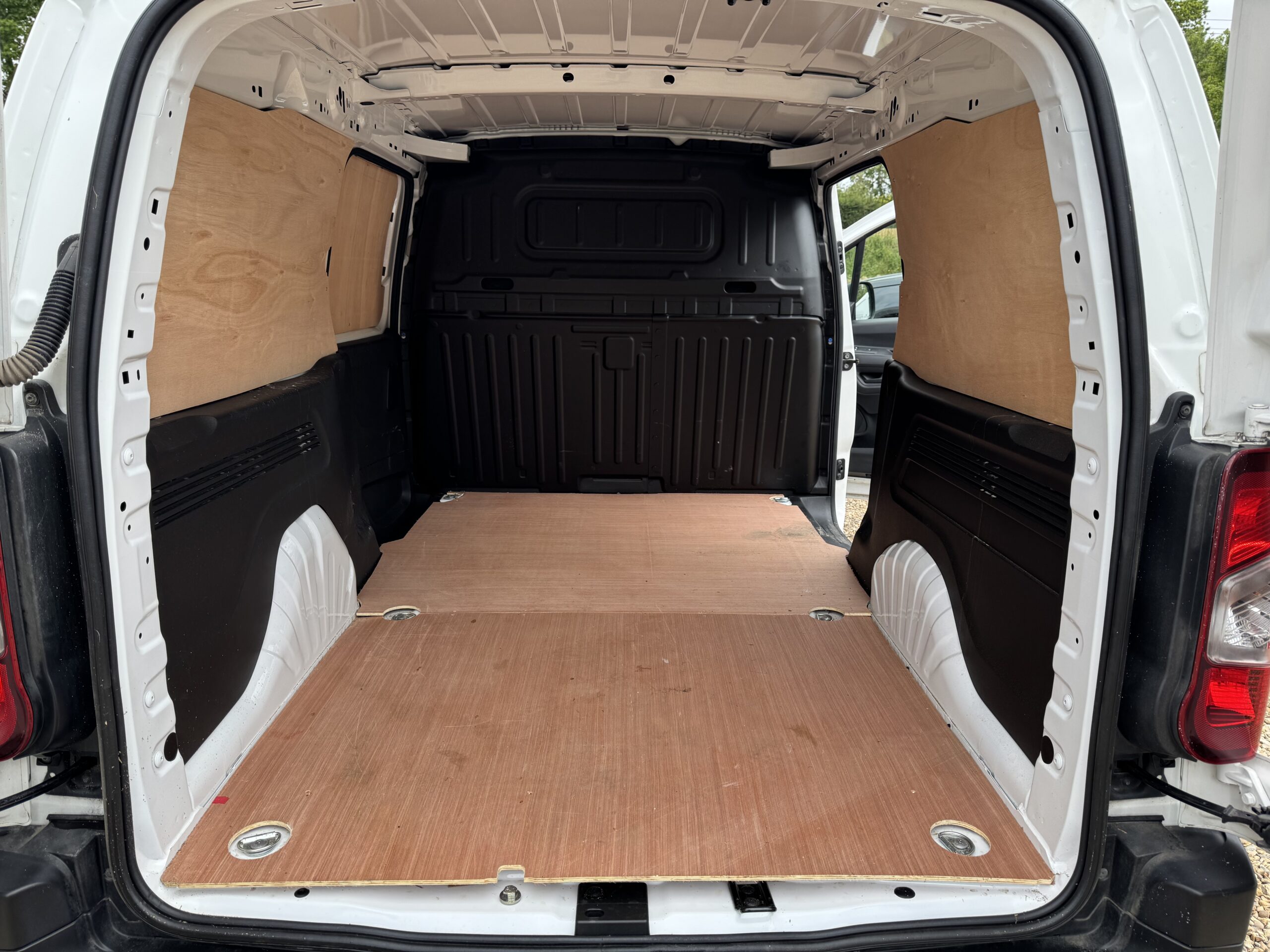 
								Vauxhall Combo 1.5 Turbo D 2300 Edition Auto L2 H1 Euro 6 full									